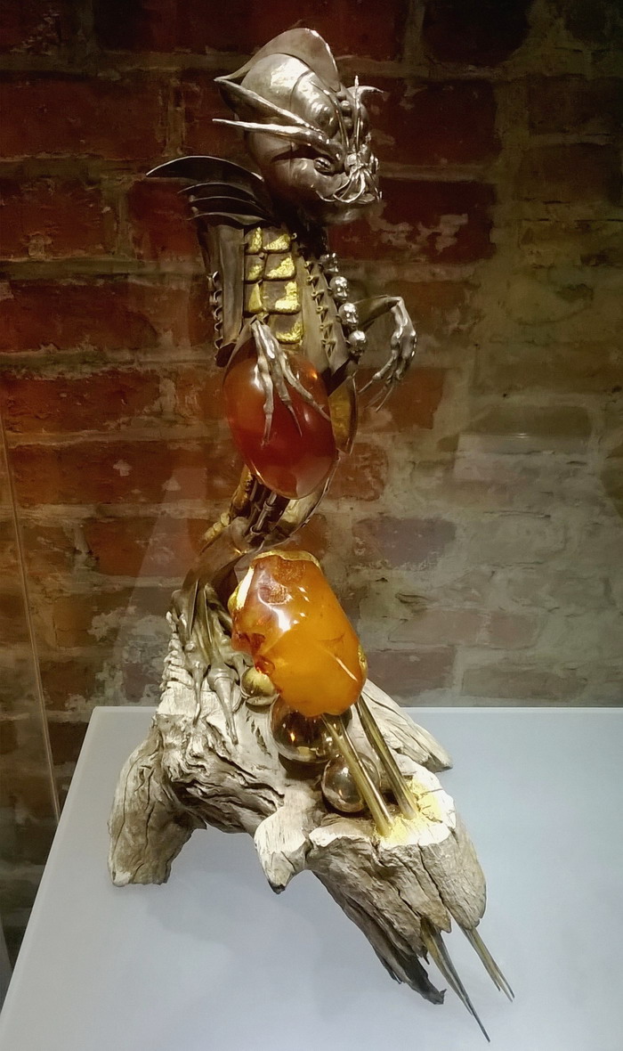 22a Baltic amber art Beata Gregorczyk